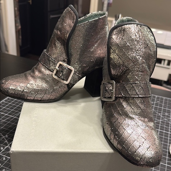 Paola d’Arcano shiny dark silver ankle bootie with buckle sz 38 - Picture 3 of 8